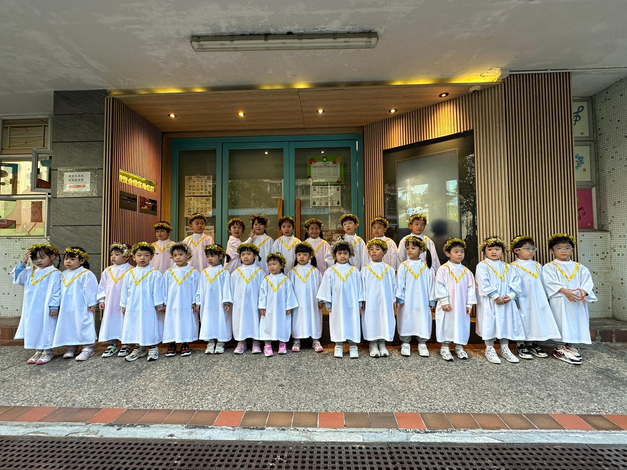 小小詩班報佳音